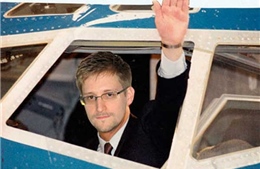 Bố Snowden nhận visa Nga thăm con trai 